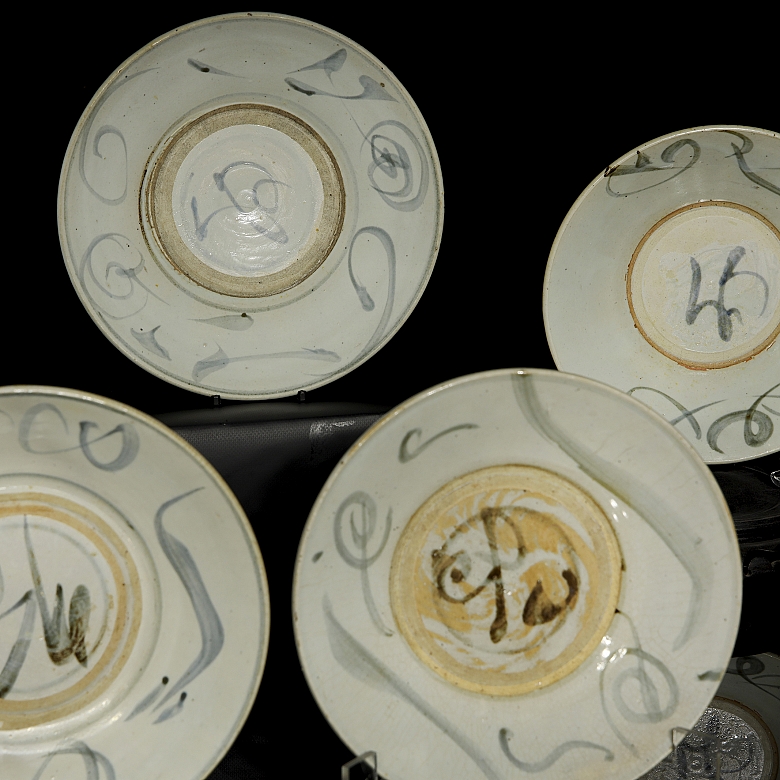 Juego de once platos de cerámica esmaltada, dinastía Ming