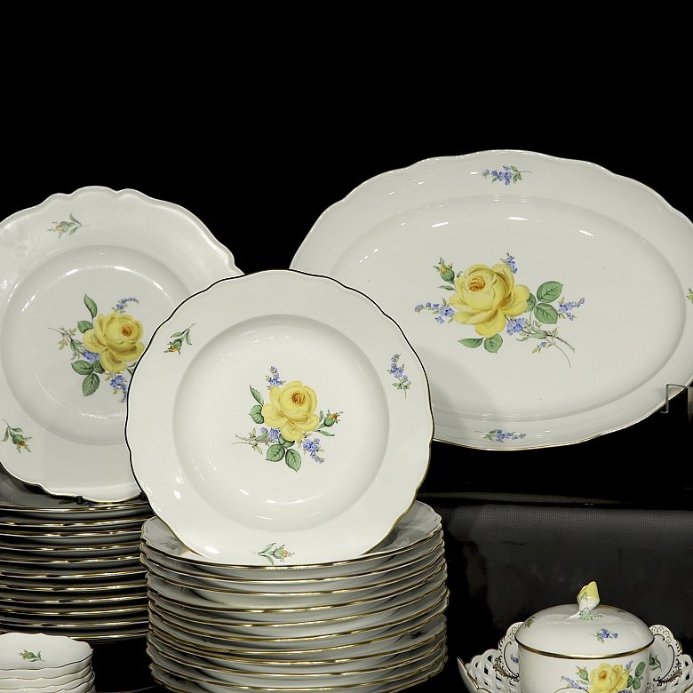 Meissen tableware ‘Yellow Rose and Forget-me-not’
