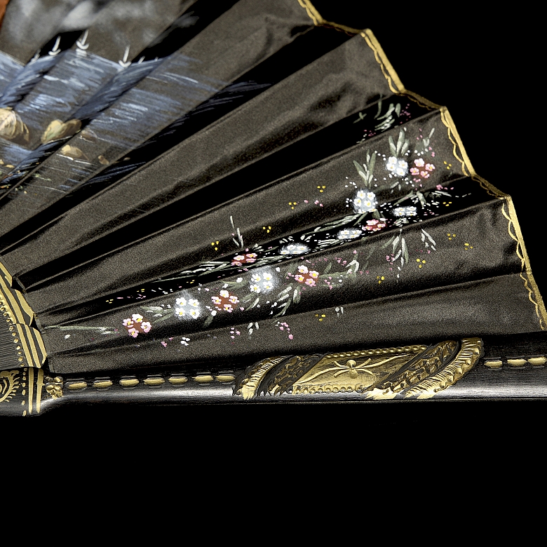 Abanico de seda negra y madera, s.XX - 2