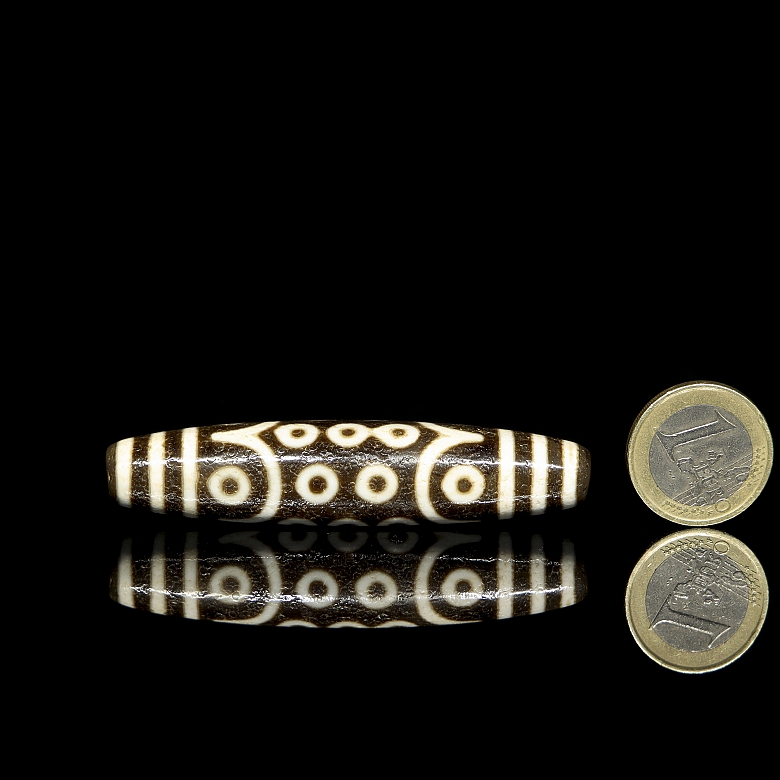 Antigua cuenta de ágata tallada