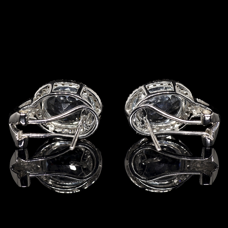 Pendientes en oro blanco de 18 kt con aguamarinas y diamantes