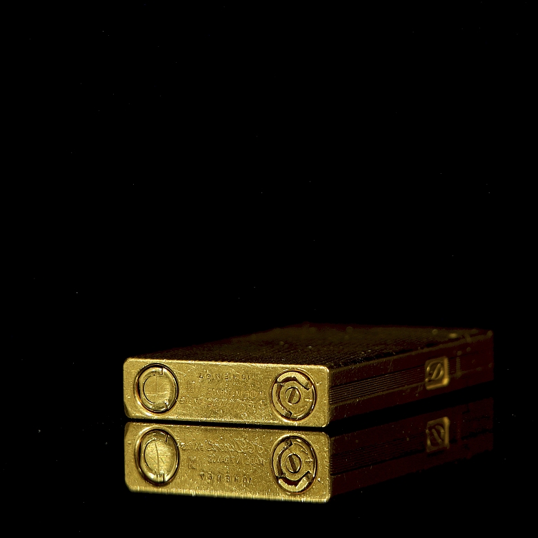 Gold-plated S.T. Dupont lighter, 20th century