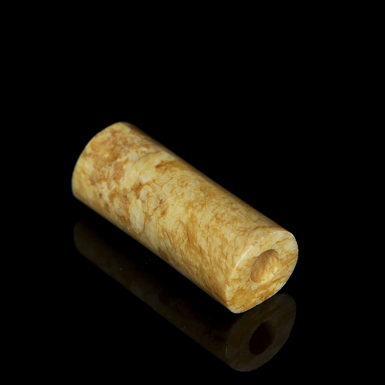 Colgante tubular de piedra tallada, estilo Zhou