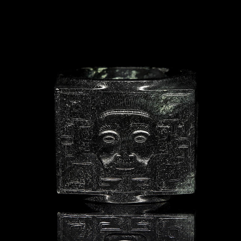 Green jade carving “Cong,” Shang dynasty