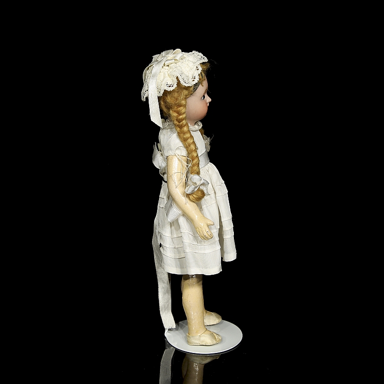 Muñeca de porcelana de formato vitrina 