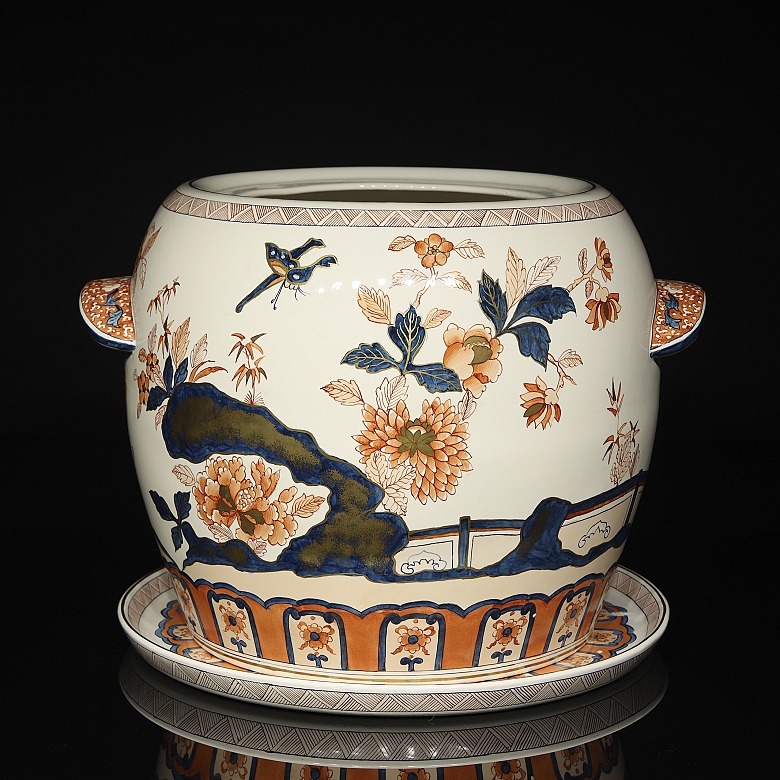 Planter with plate in Asian porcelain, “Landscape,” 20th century