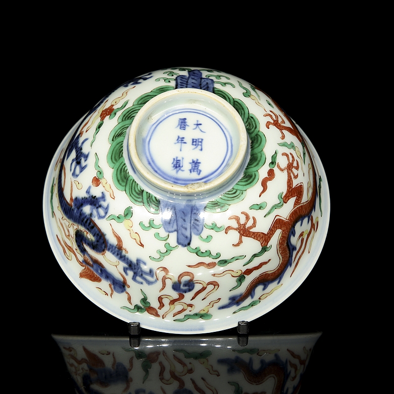 Cuenco de porcelana policromada