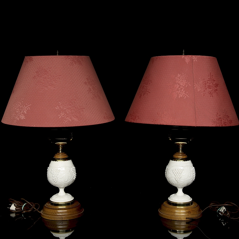 莱文顿，一对乳白玻璃灯，美国，20世纪