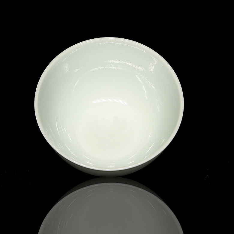 White porcelain bowl, with Kangxi mark - 5