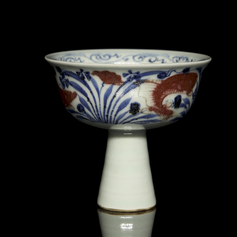 Glazed porcelain cup ‘Fish among seaweed’, Ming style - 2