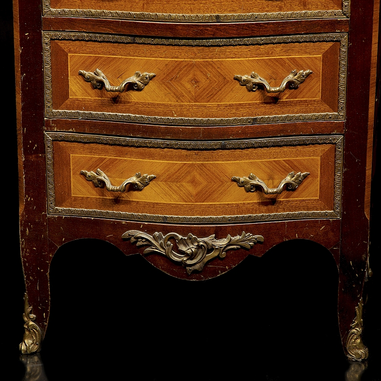 Chiffonier estilo Luis XV de madera y mármol, med. s.XX