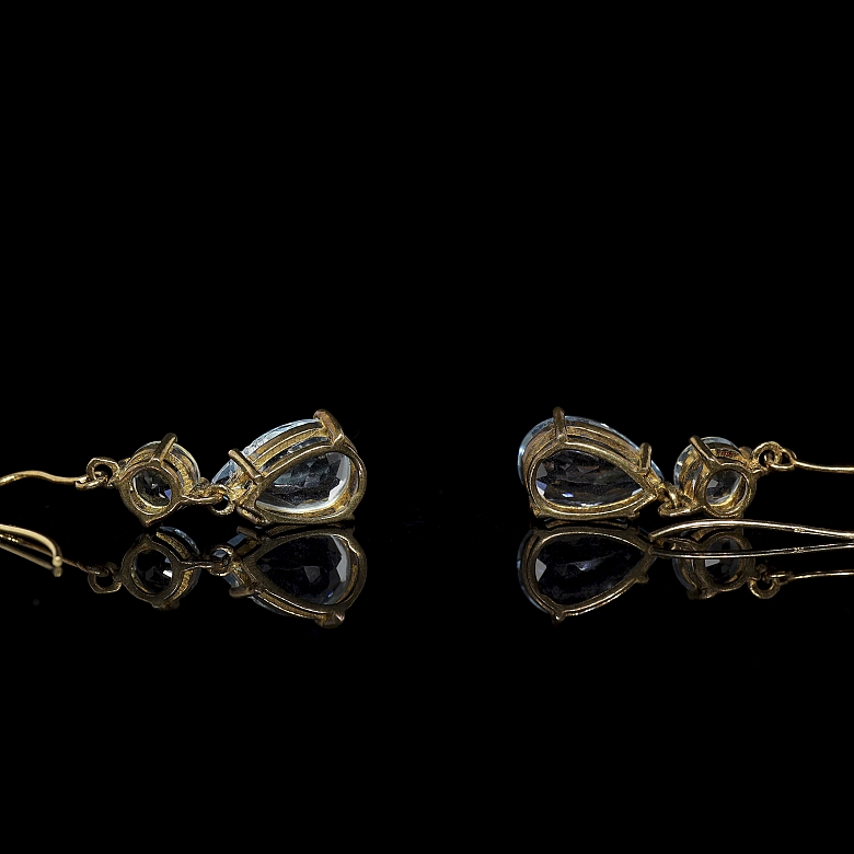 Pendientes de oro amarillo con piedras azules