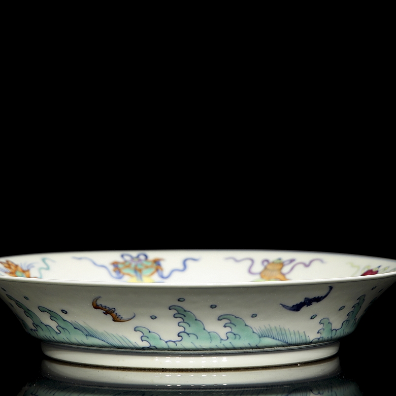 Glazed porcelain plate ‘Buddhist Emblems’, with Yongzheng mark