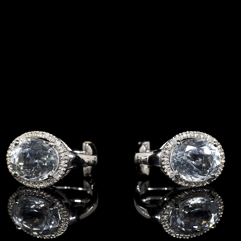 Pendientes en oro blanco de 18 kt con aguamarinas y diamantes