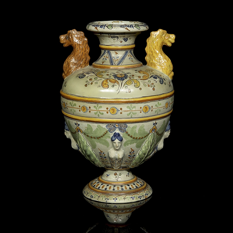 胡安·鲁伊斯·德·卢纳（1863–1945）狮首双耳瓶，20世纪早期