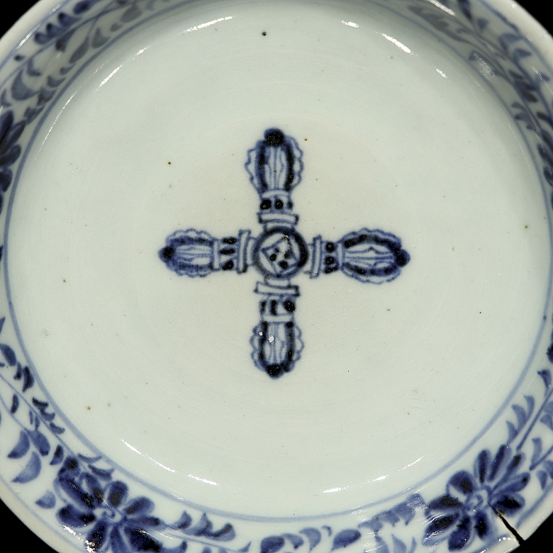 Pequeño plato de porcelana esmaltada en azul y blanco, dinastía Qing - 2