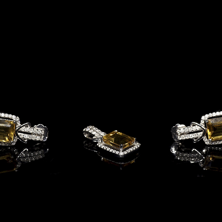 Juego de colgante y pendientes en oro blanco de 18K con citrinos y diamantes