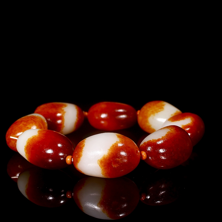 Bracelet with eight Hetian jade beads, Qing dynasty