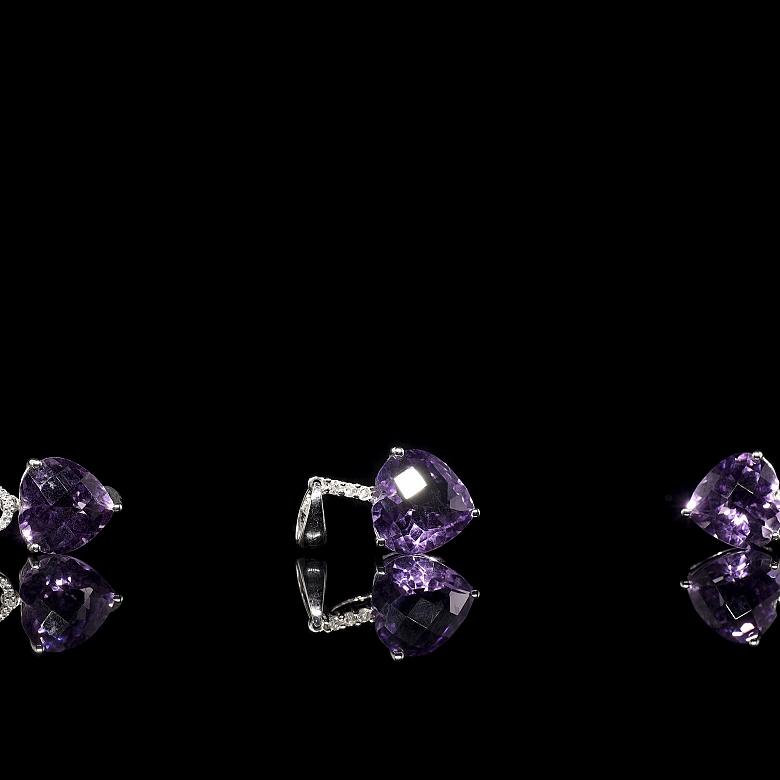 Conjunto en oro blanco de 18 kt con amatistas y diamantes