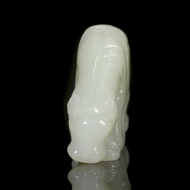 White Hetian jade figure “Horse,” Qing dynasty