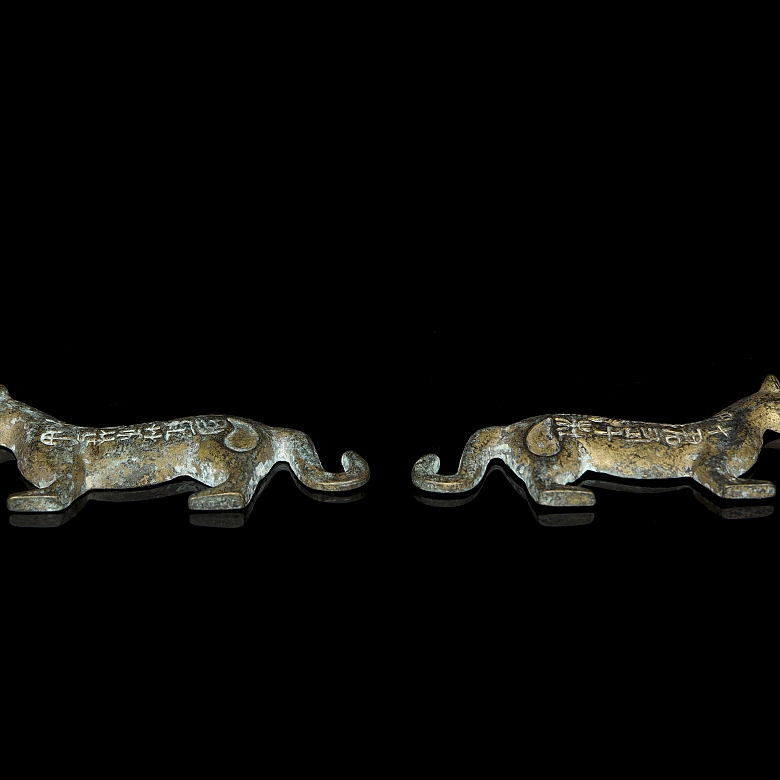 Pequeña caja de bronce