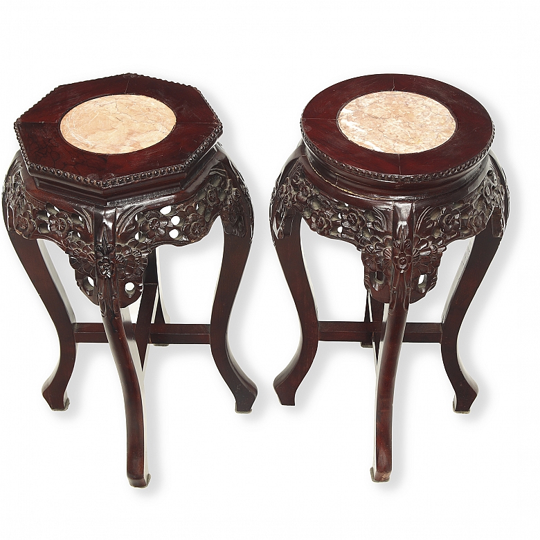 Pareja de taburetes asiáticos de madera, s.XX