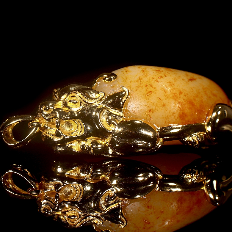 Colgante de plata dorada y jade, dinastía Qing