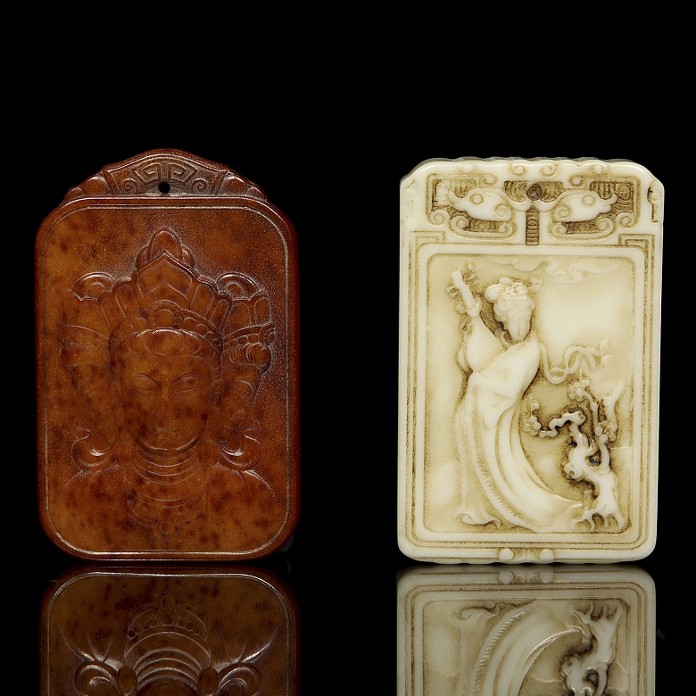 一对雕刻石牌匾，题为《神与女神》，20世纪