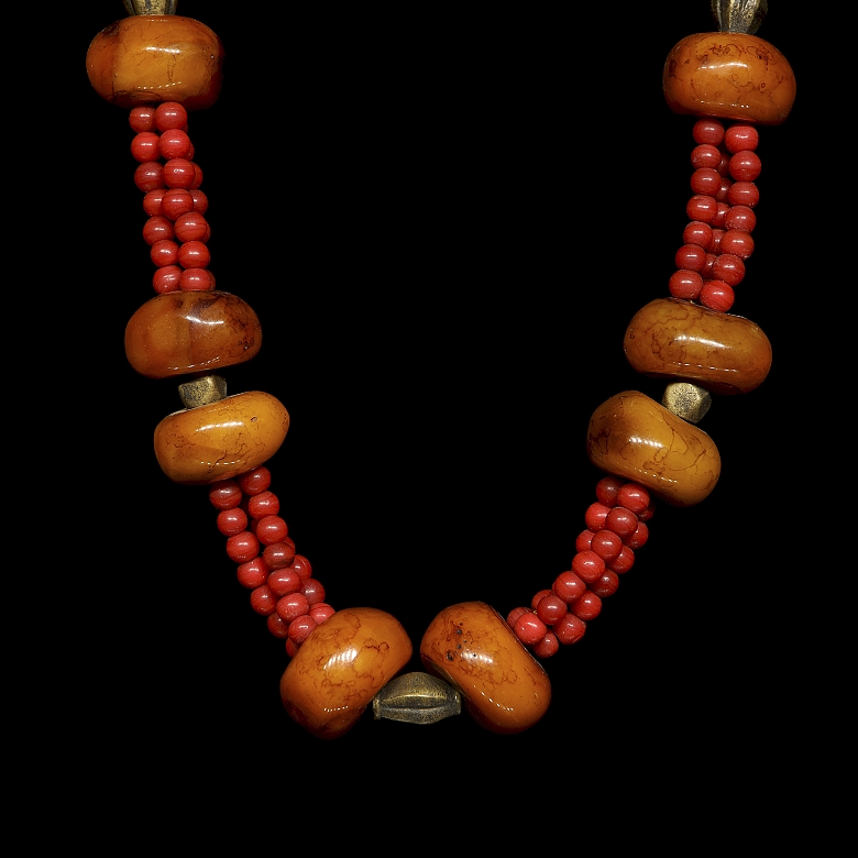 Necklace with amber beads, 20th century