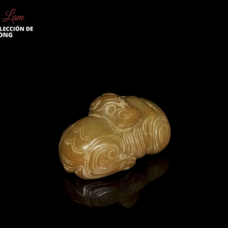 Figura de jade amarillo