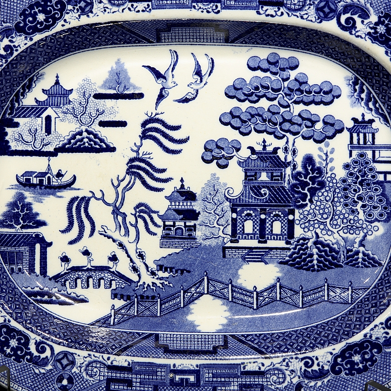 两只19世纪英国柳条纹托盘