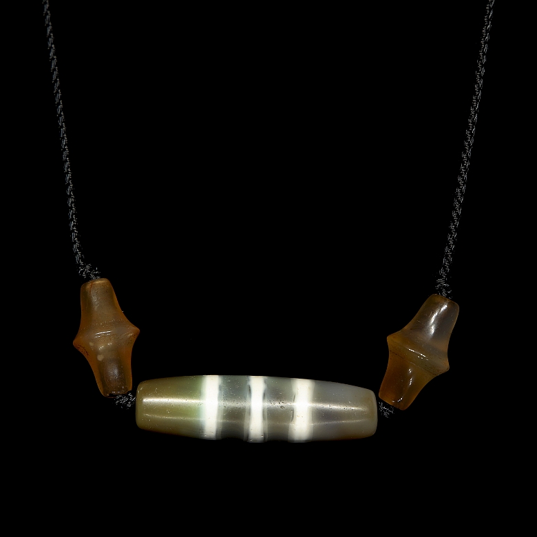 Collar de cuentas de ágata y Dzi, dinastía Liao