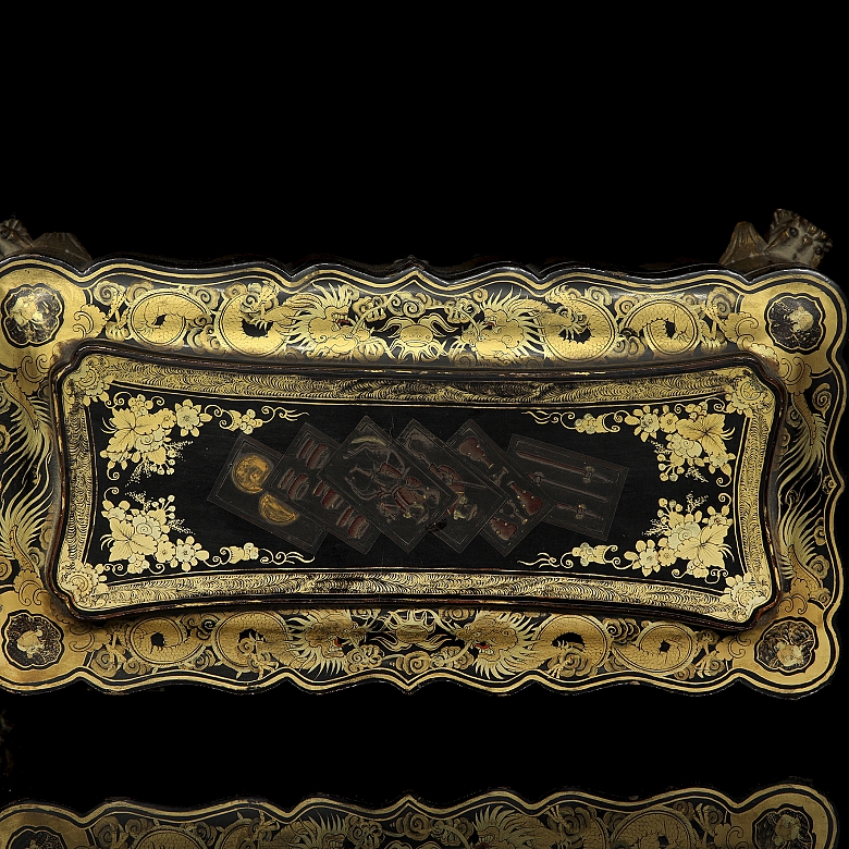 Chinese lacquered wooden game box, late 19th century