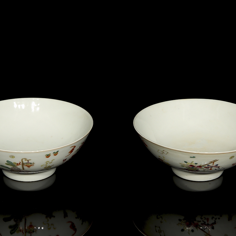Pareja de cuencos de porcelana 