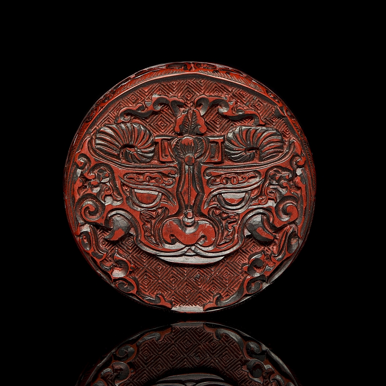 Caja de madera lacada