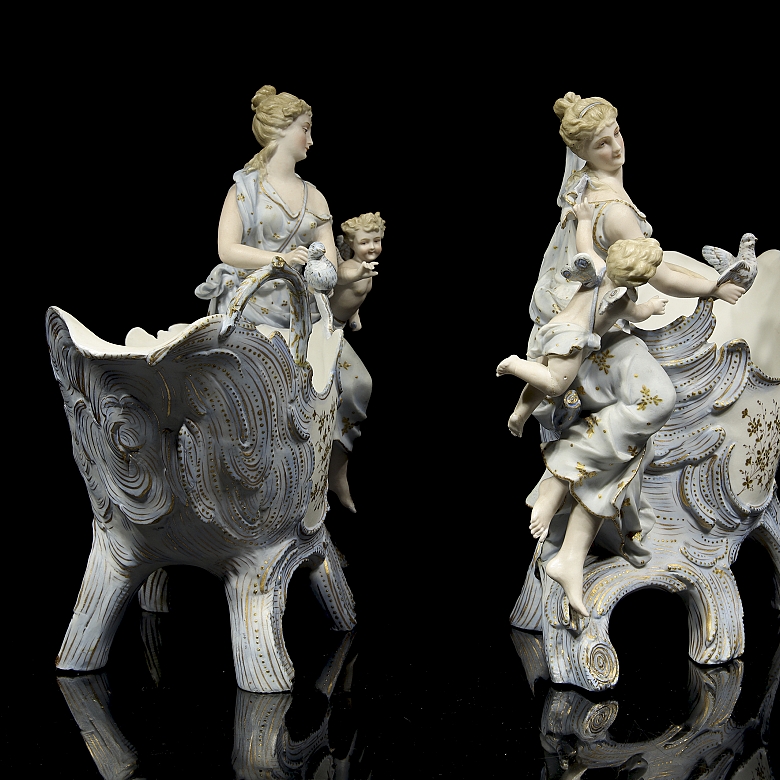 Pareja de centros de mesa de porcelana