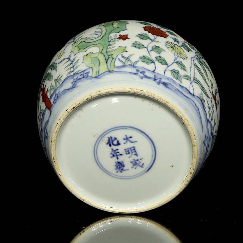 Recipiente de porcelana doucai