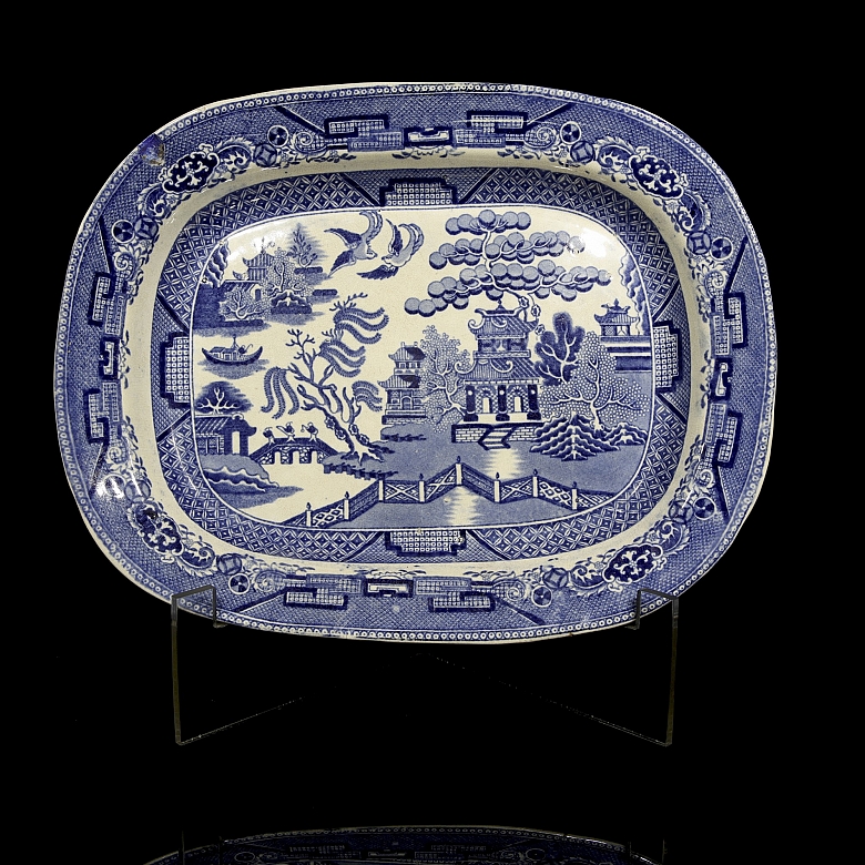 English porcelain tray, Asian style, 19th century