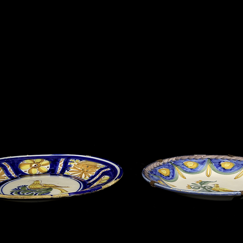 Two Manises ceramic plates, 20th century - 7