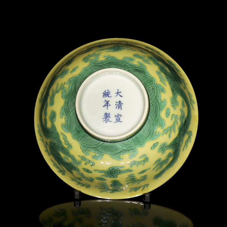 Cuenco de porcelana policromado 