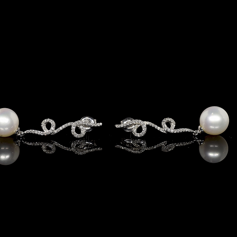 Pendientes en oro blanco 18k con perlas blancas y diamantes