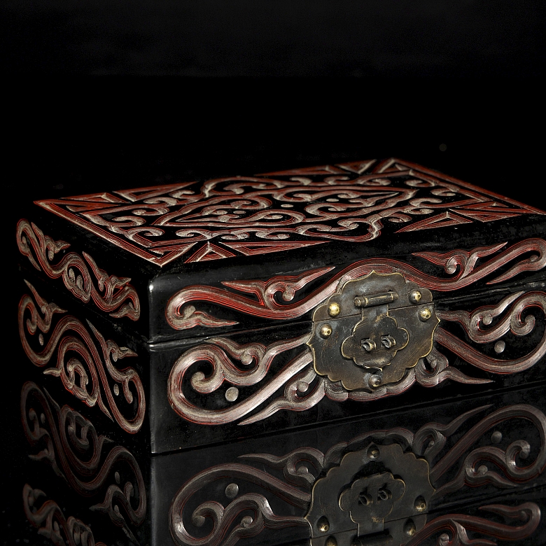 Lacquered wooden box ‘‘Scrolls’’, with Qianlong seal
