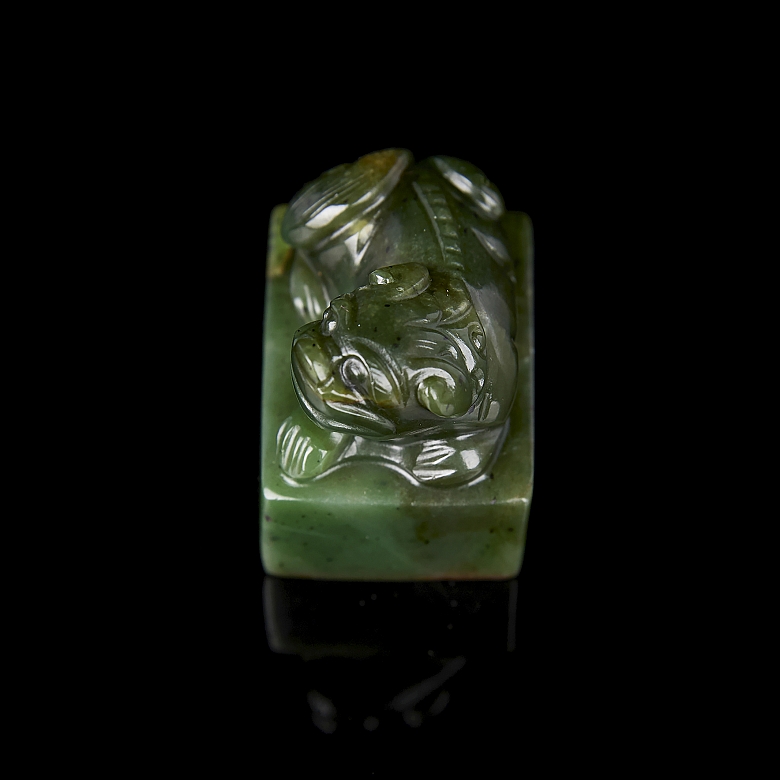 Seal ‘Lion’ in spinach green jade, Qing dynasty