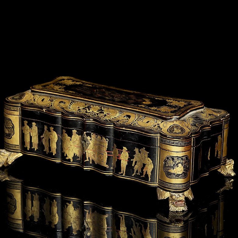 Chinese lacquered wooden game box, late 19th century