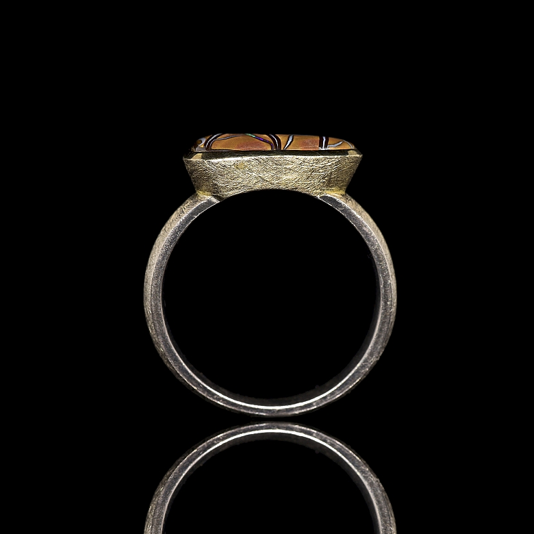 Anillo de plata con ópalo