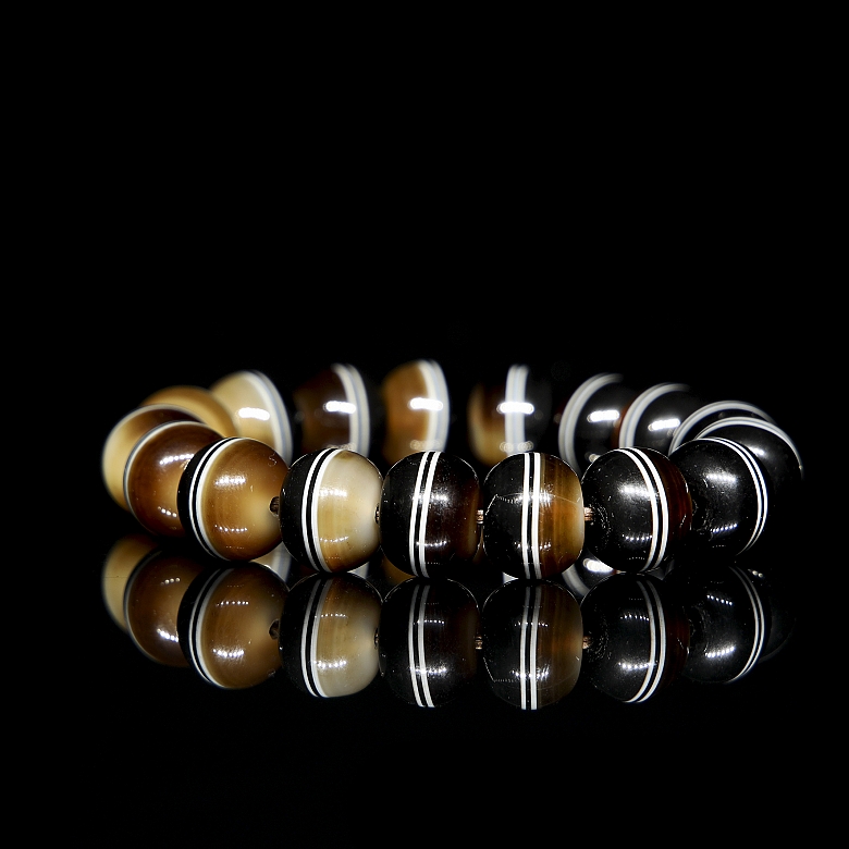 Agate bead bracelet, 20th century