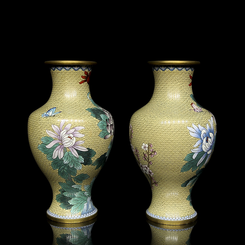 Pareja de jarrones cloisonné 