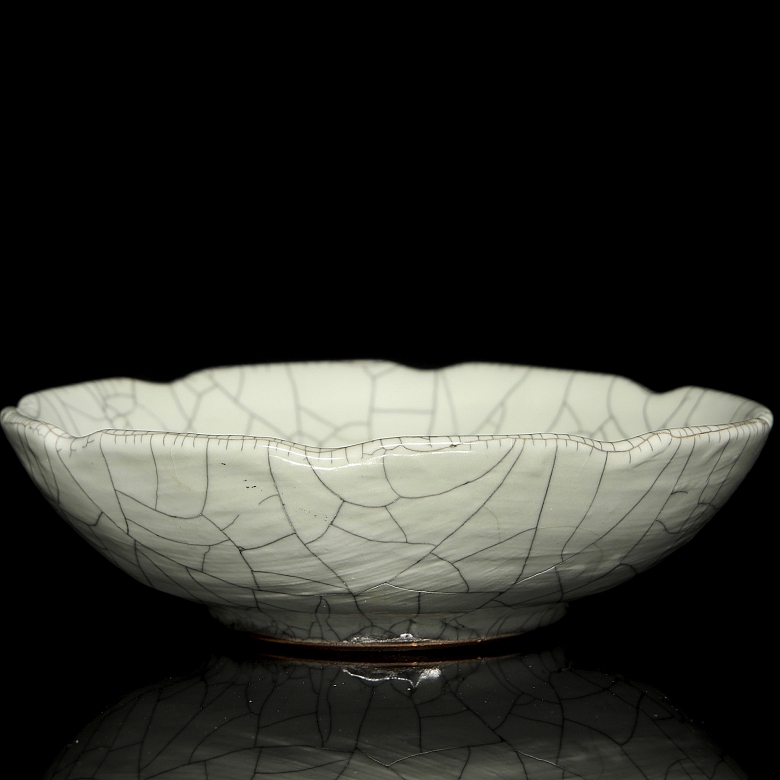 Plato de cerámica lobulado 