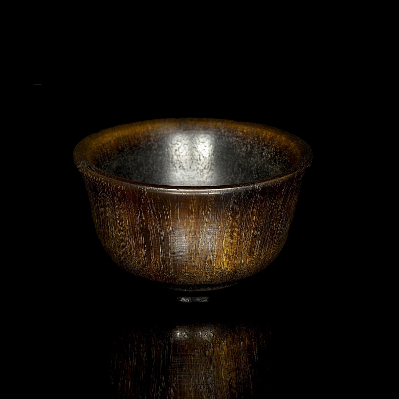 Carved bowl, with Qianlong seal