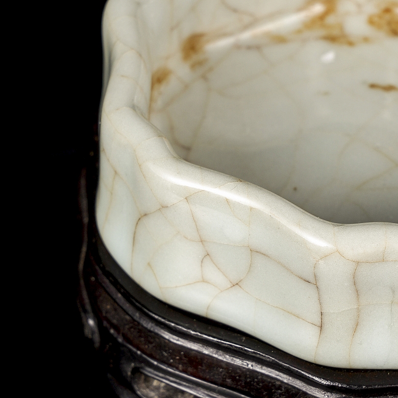 Recipiente hexagonal con esmalte Geyao, con marca Qianlong
